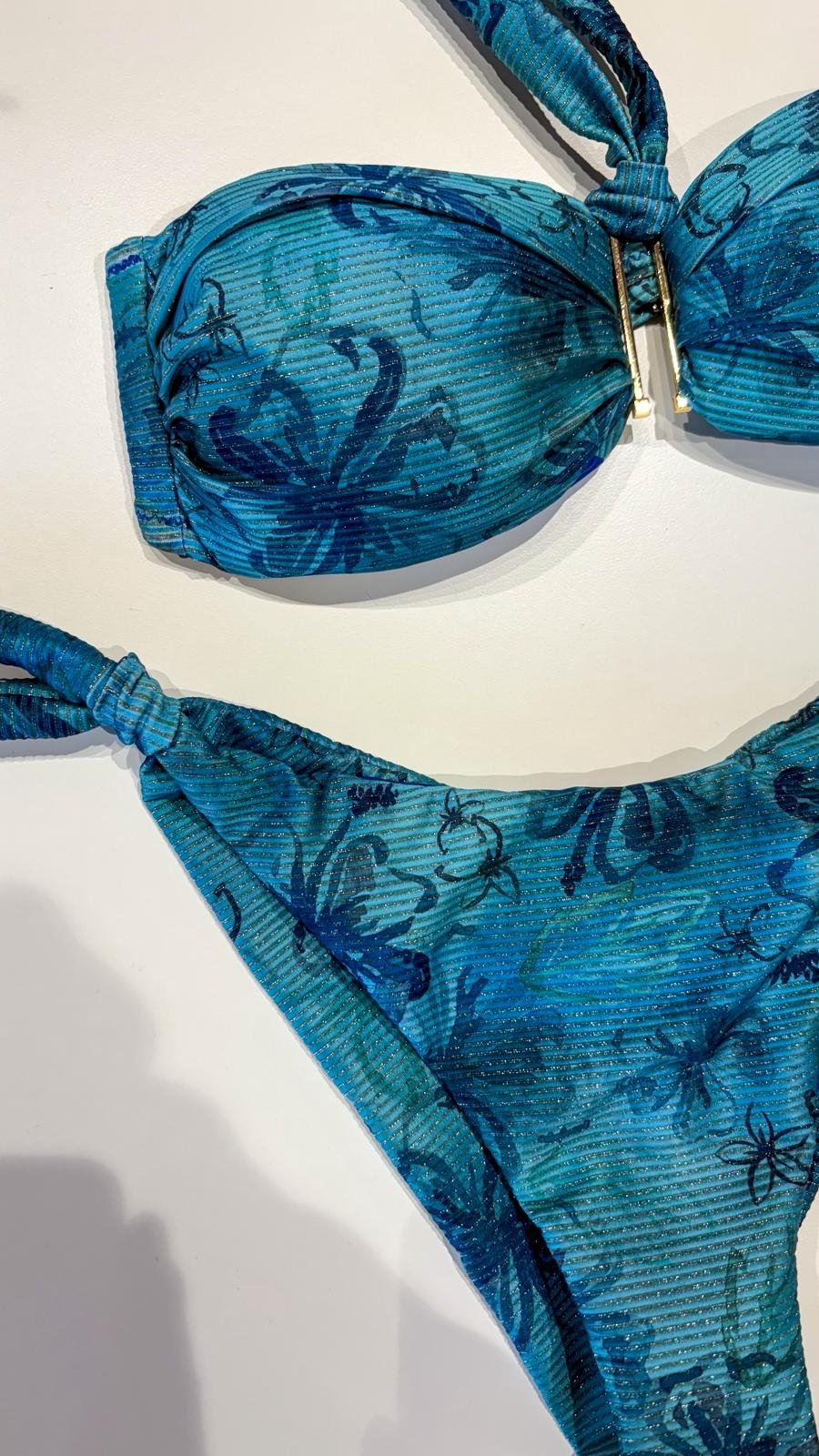 Bikini Matinée Lady – Fantasia Hibiscus Ceruleo | Costume da Bagno Lurex a Fascia