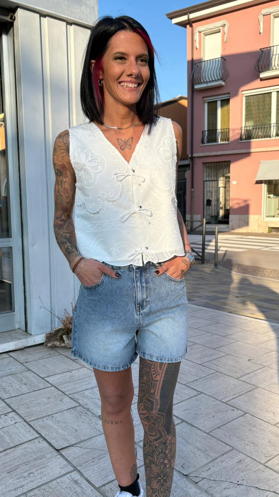 Gilet Ricamato Bianco con Fiocchi – Front Street