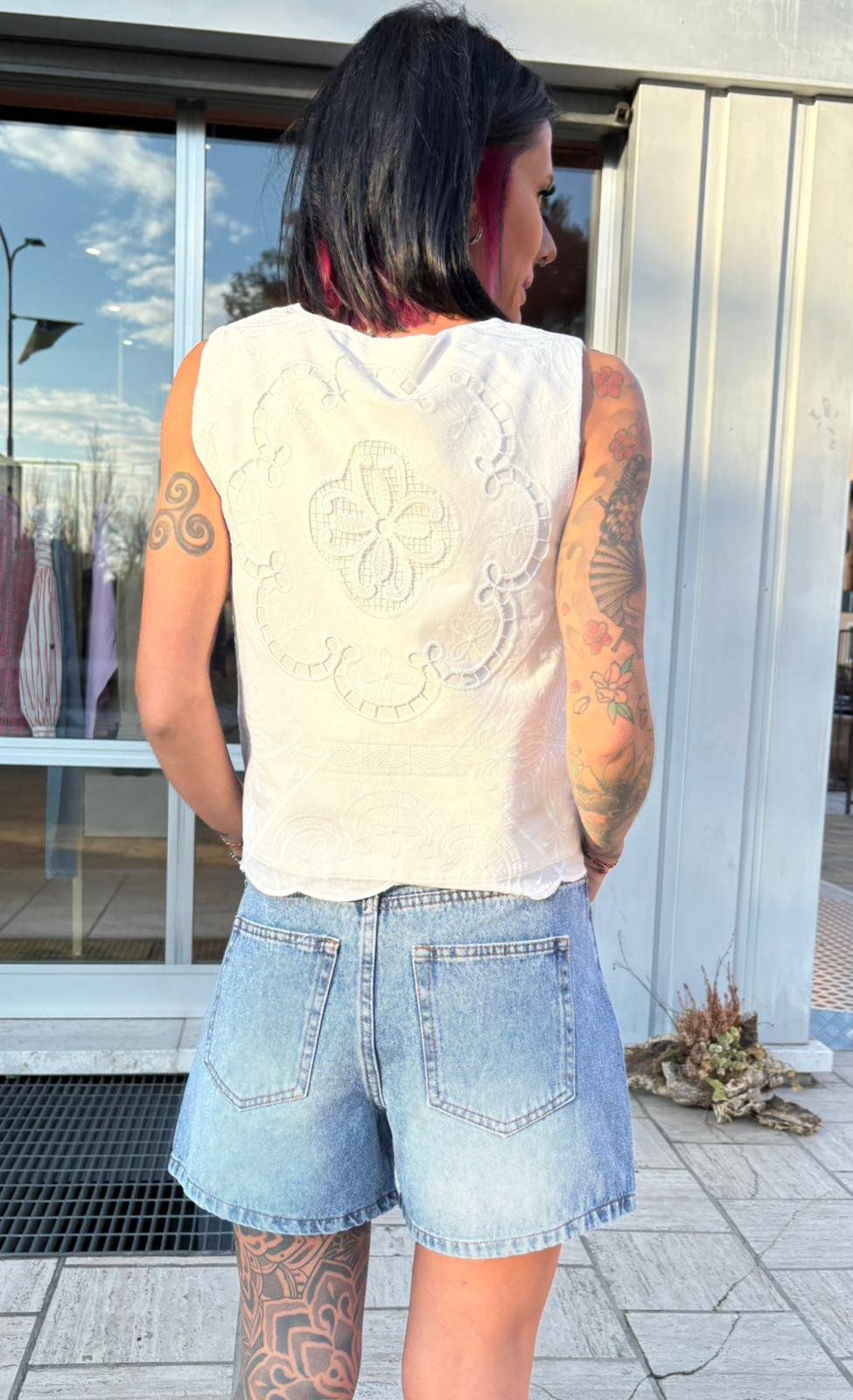 Gilet Ricamato Bianco con Fiocchi – Front Street