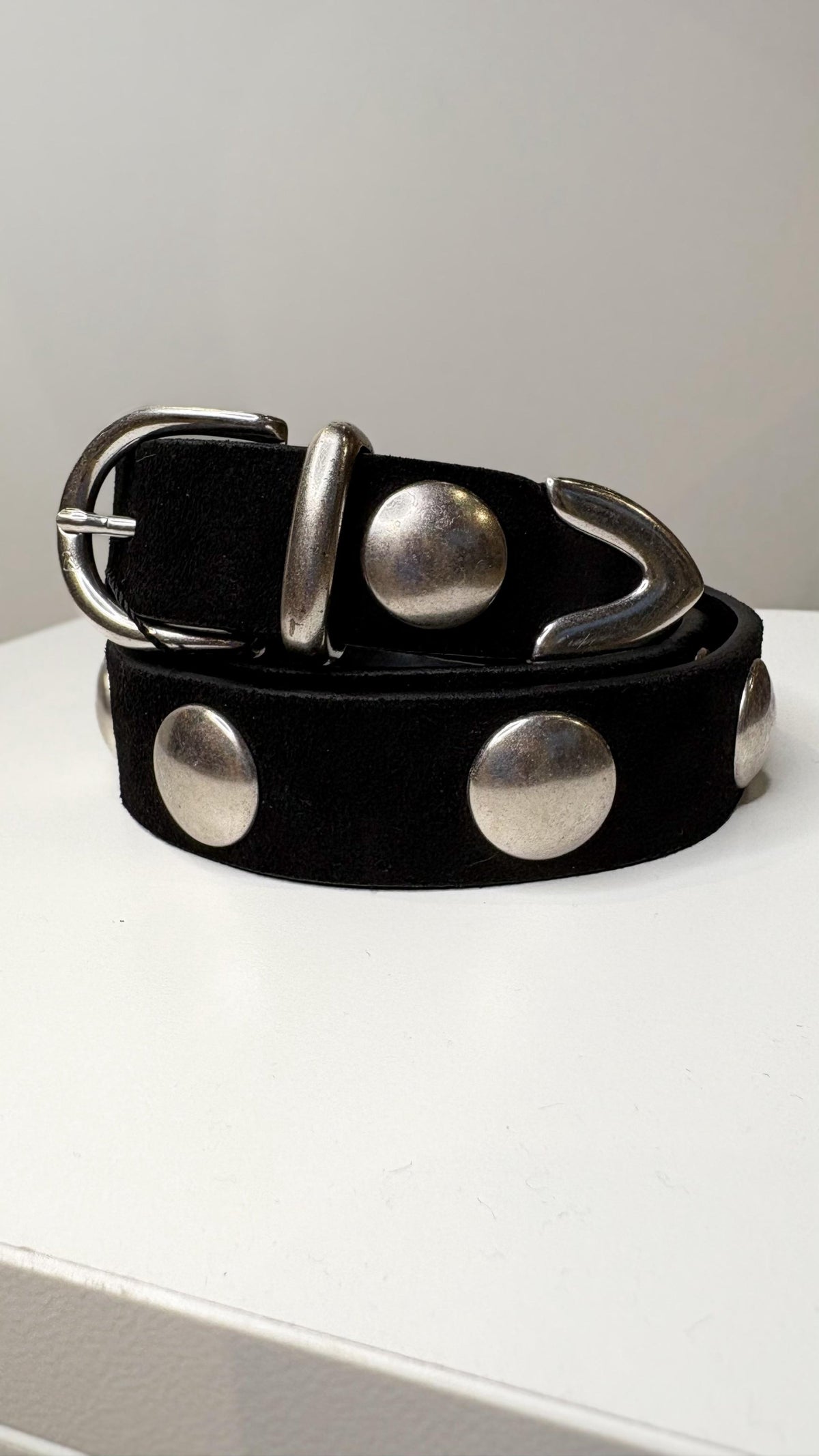 Cintura Artigianale in Suede Nero con Borchie Argento - Nero