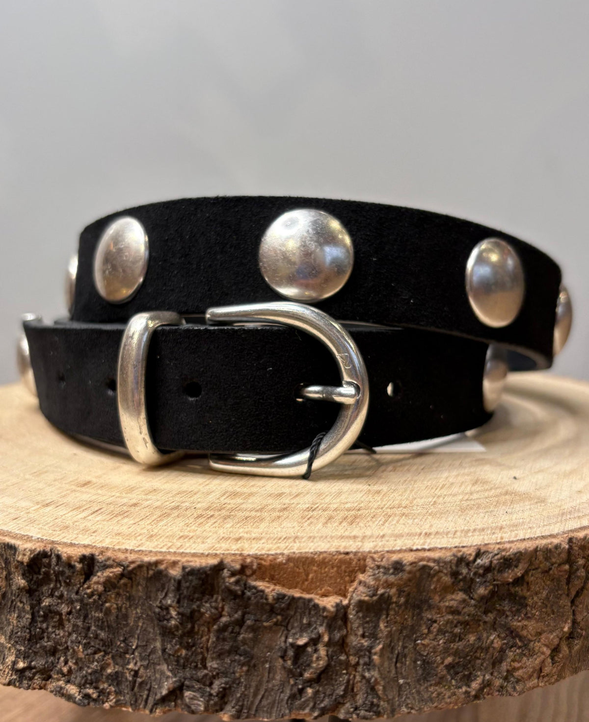 Cintura Artigianale in Suede Nero con Borchie Argento - Nero