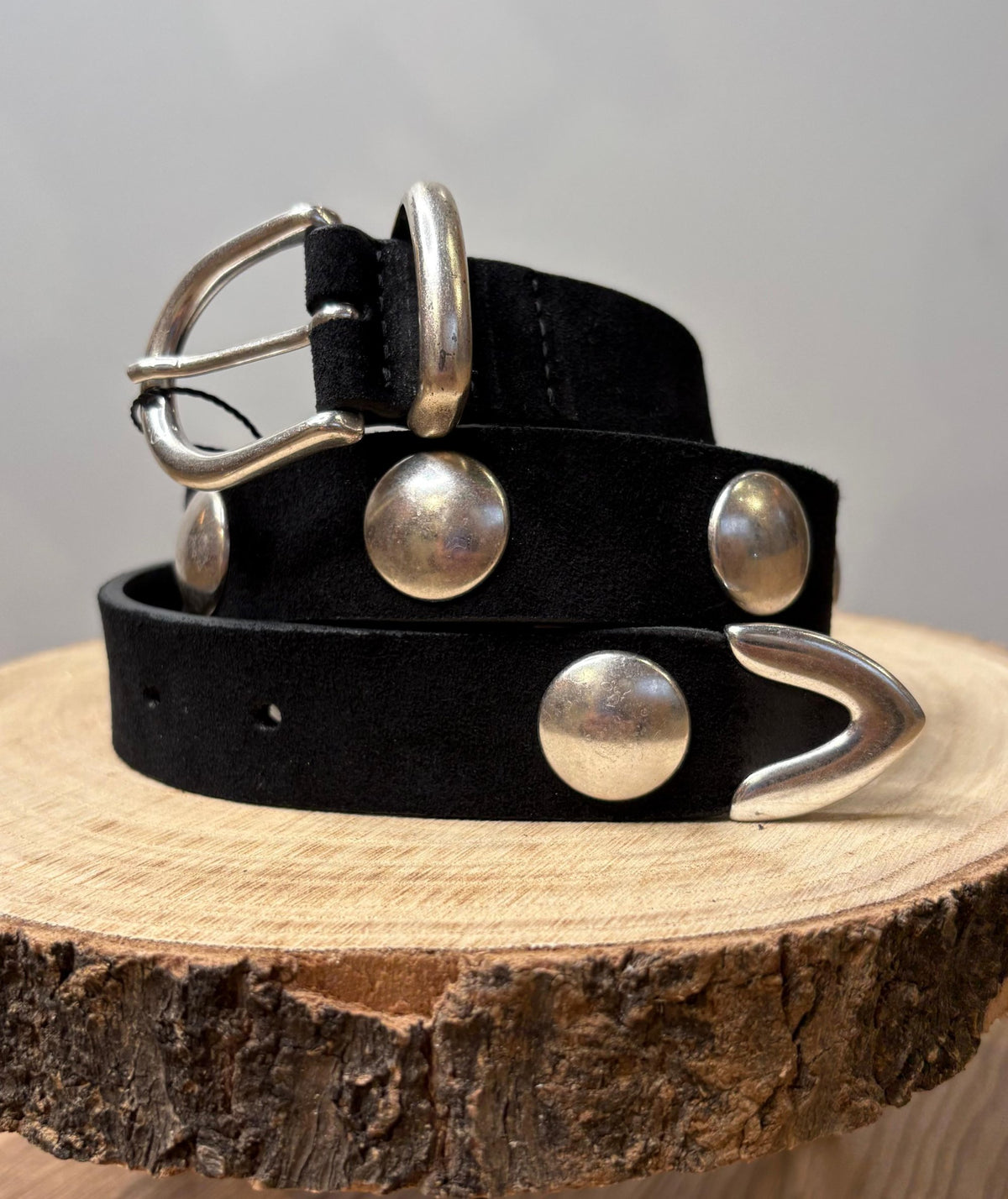 Cintura Artigianale in Suede Nero con Borchie Argento - Nero