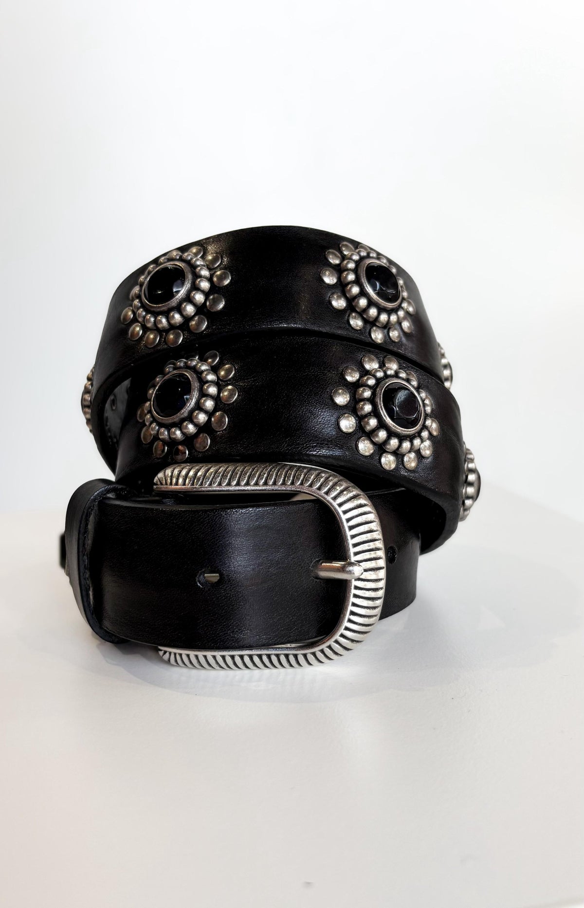 Cintura in Pelle Nera con Pietre e Dettagli Argento – Boho Chic - Nero