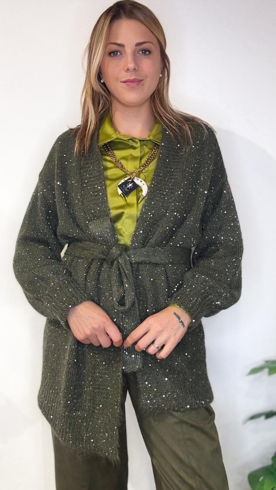 Cardigan verde bosco con micro paillette e cintura