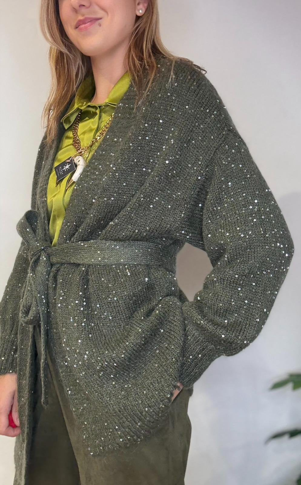 Cardigan verde bosco con micro paillette e cintura