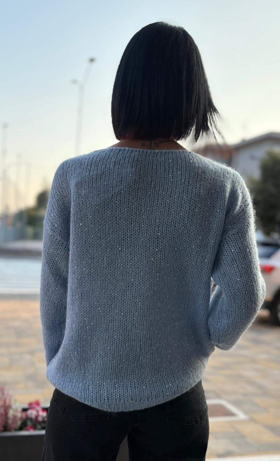 Maglione azzurro con micropaillettes argentate