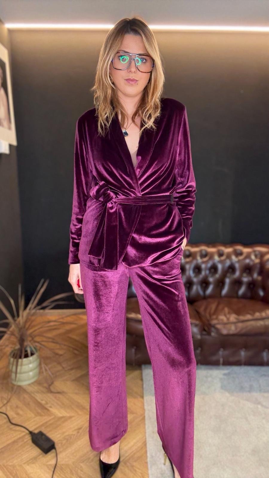 Pantalone in velluto porpora gamba dritta