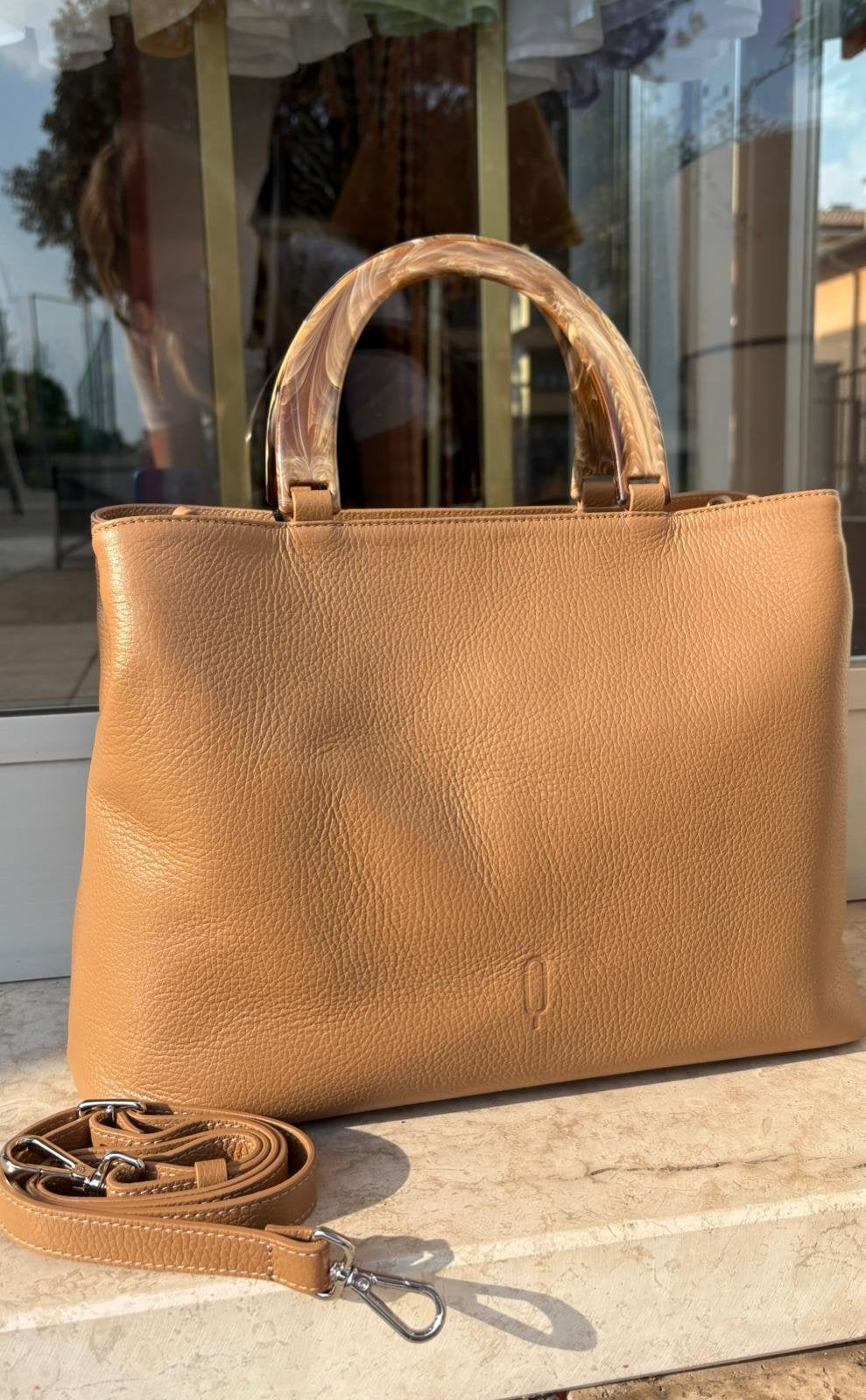 Borsa in Vera Pelle Cuoio con Manico Rigido Effetto Resina – Made in Italy