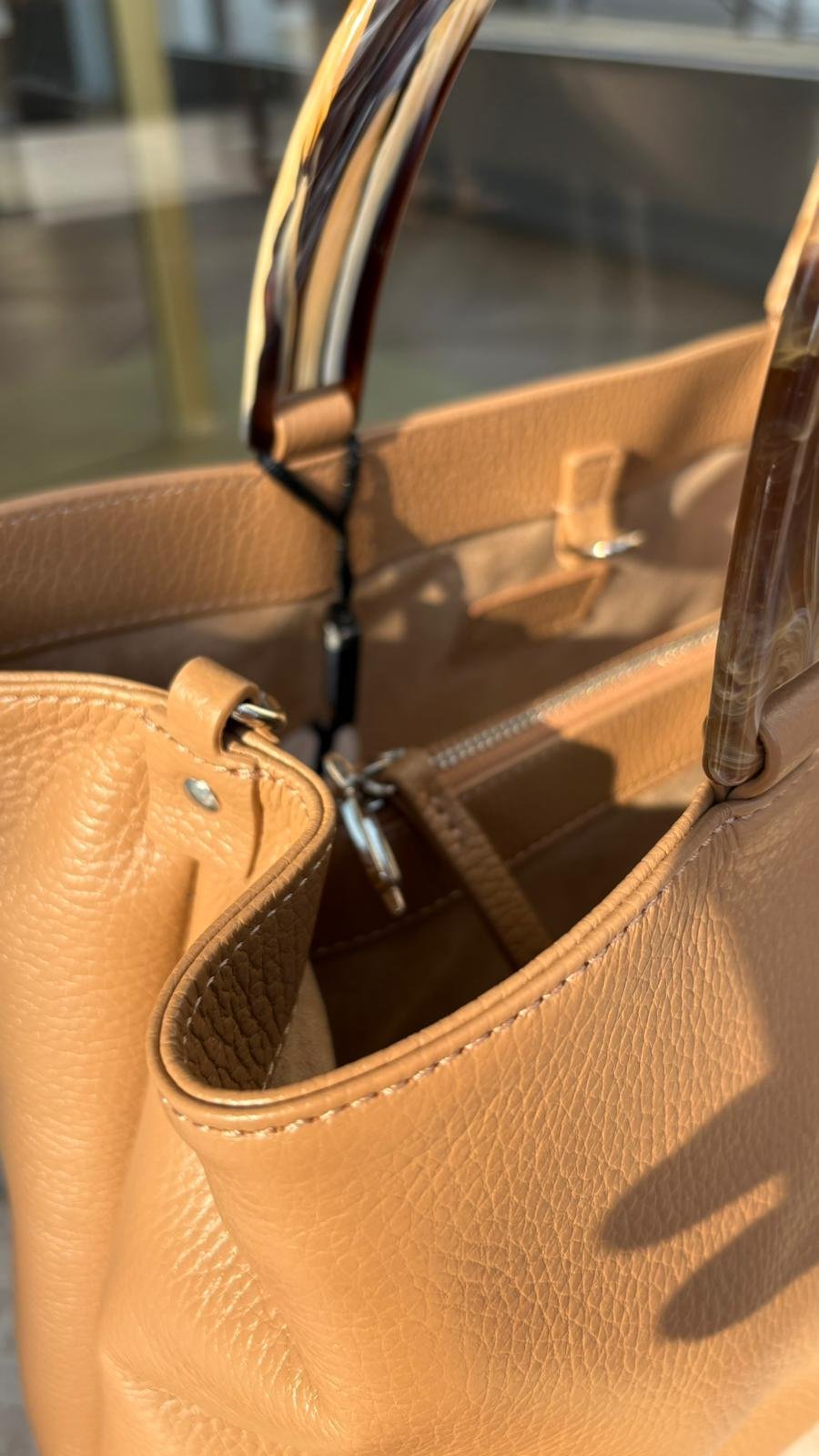 Borsa in Vera Pelle Cuoio con Manico Rigido Effetto Resina – Made in Italy