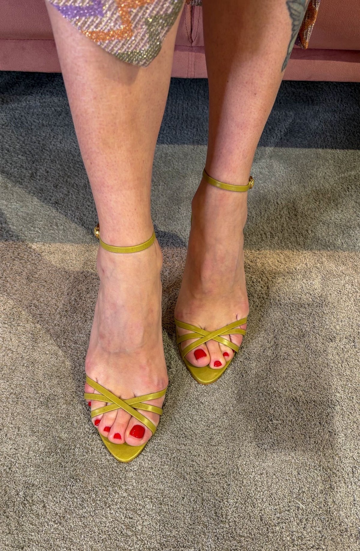 Sandalo verde in vera pelle con tacco champagne