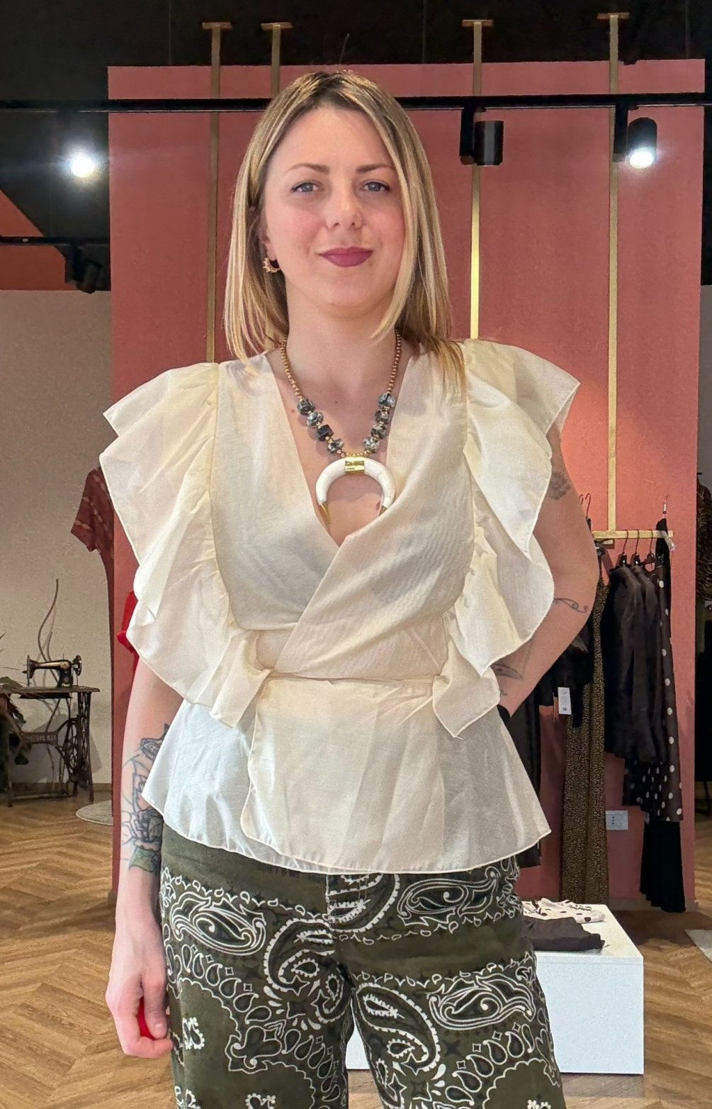Camicia Marilù color latte con ruches
