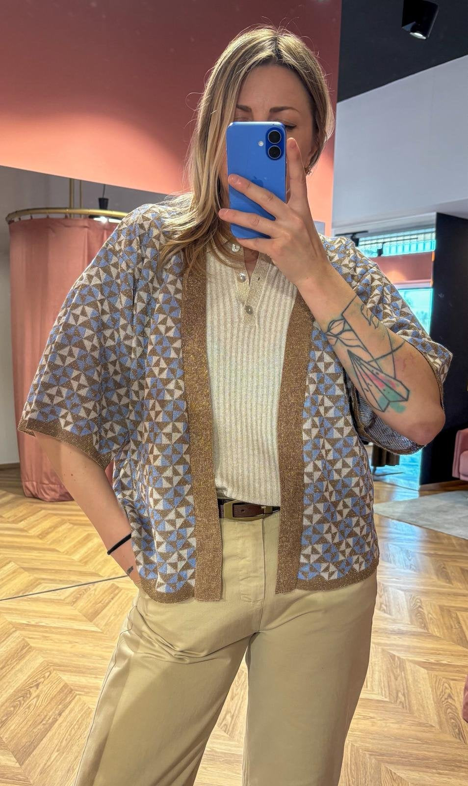 Kimono in maglia geometrica azzurro latte e beige con lurex