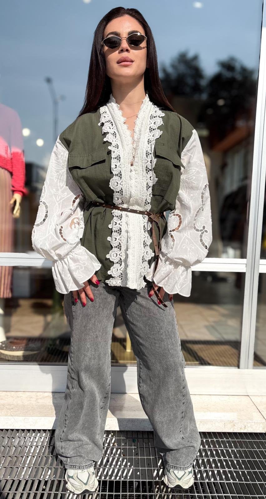 Military Jacket con Pizzo e Maniche in Sangallo