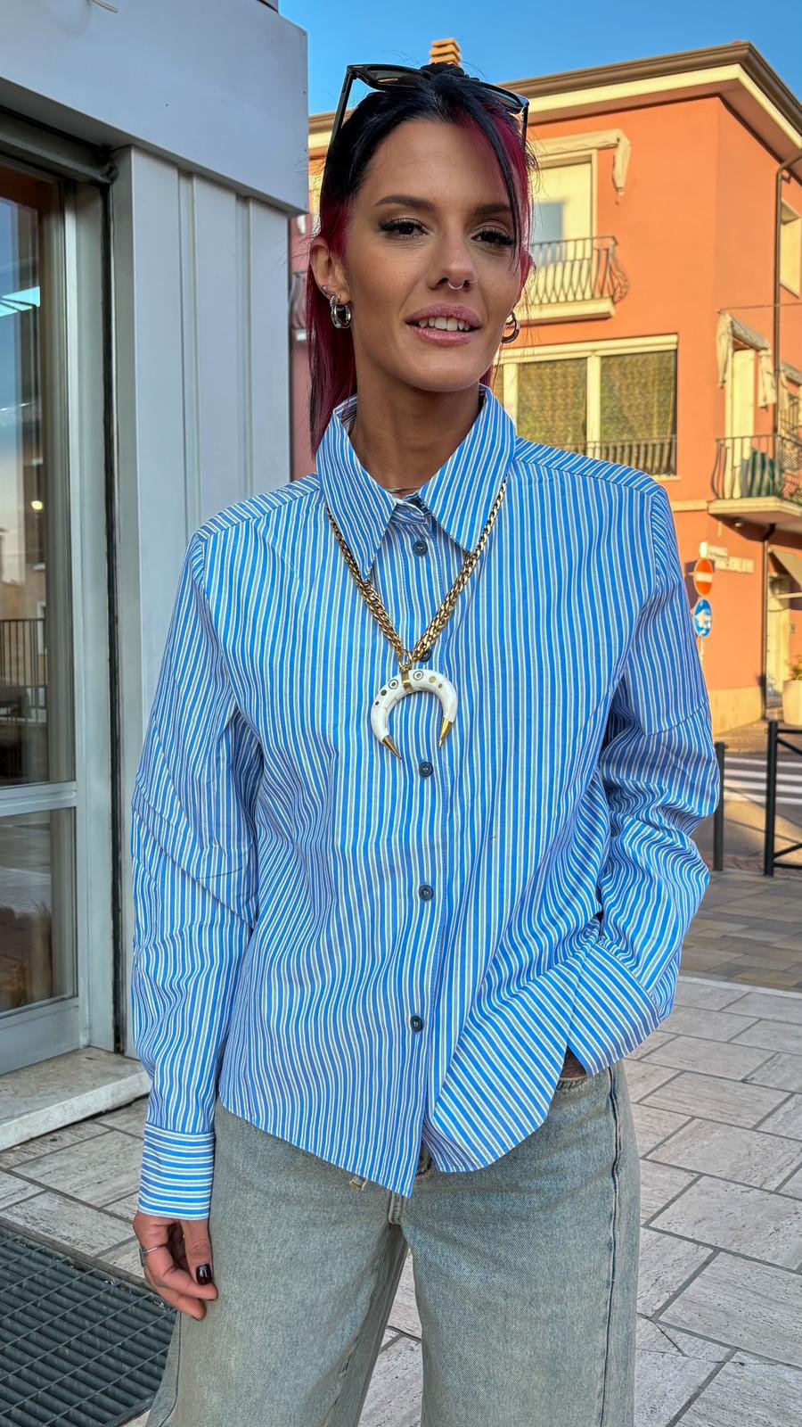 Camicia a righe azzurre