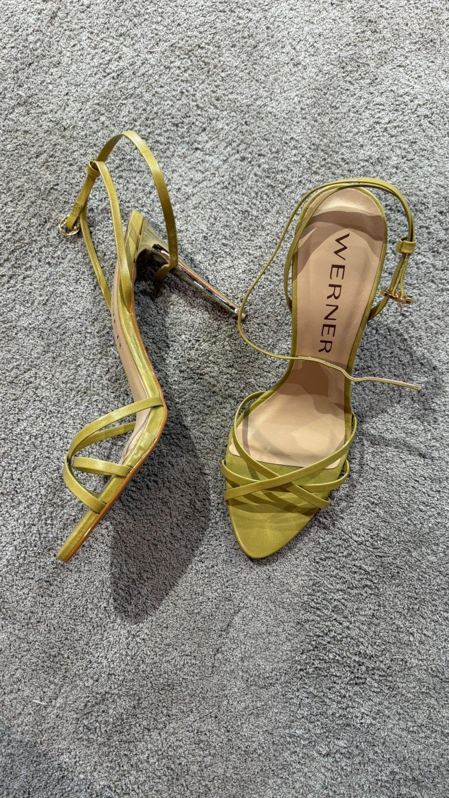 Sandalo verde in vera pelle con tacco champagne